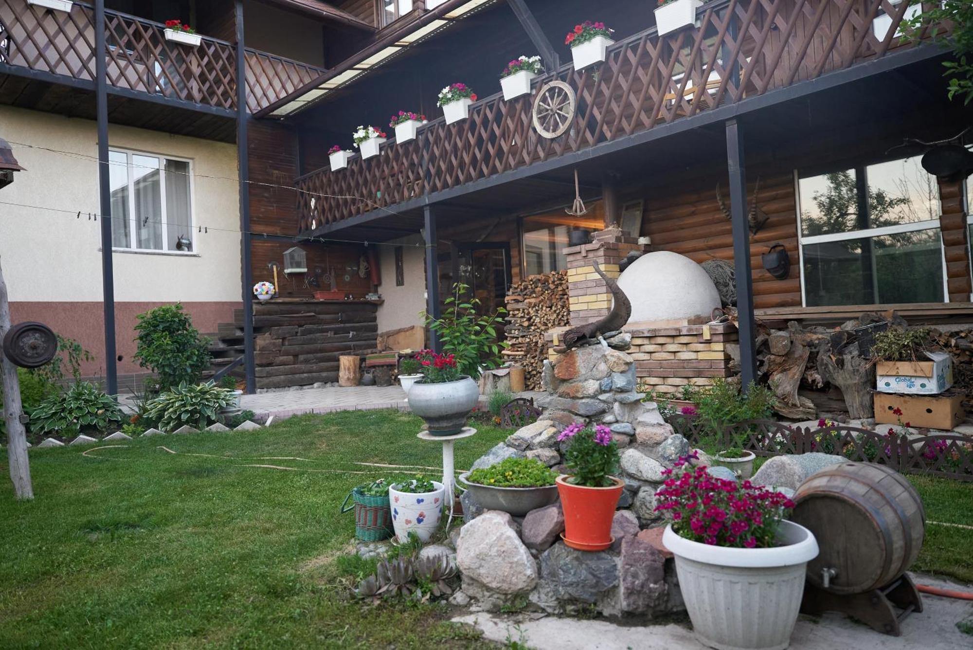 Argo Guest House Karakol Exterior foto