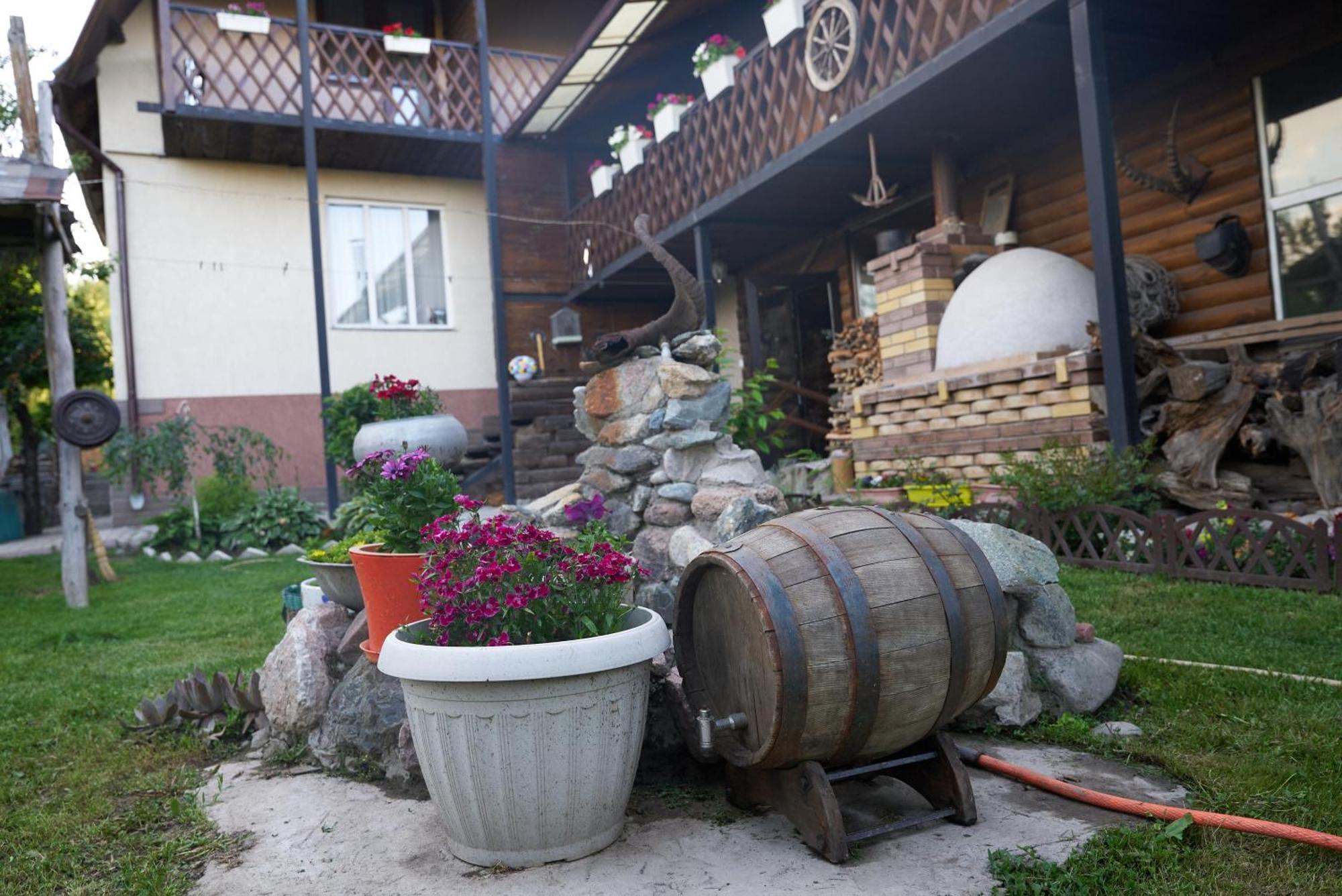 Argo Guest House Karakol Exterior foto