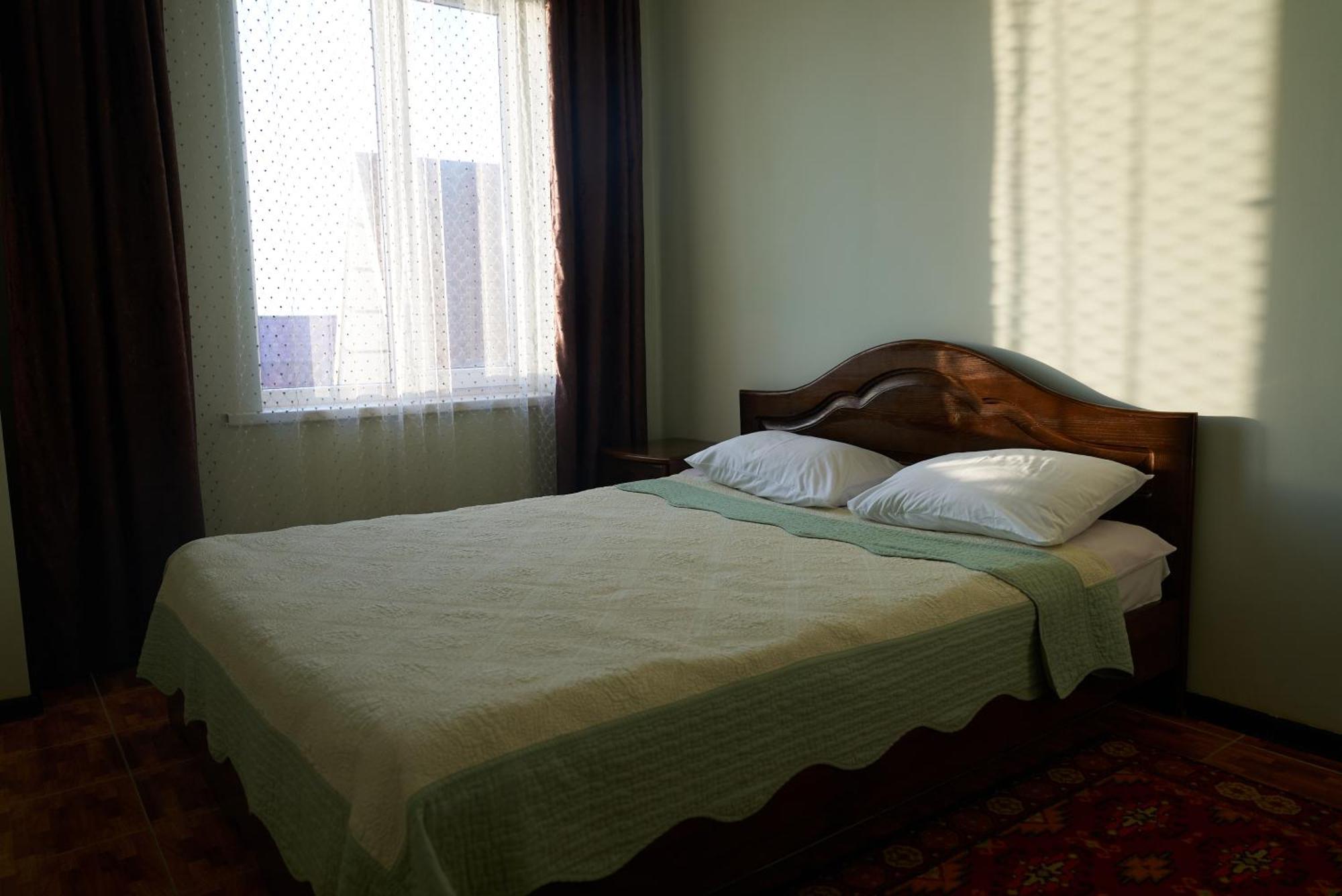 Argo Guest House Karakol Exterior foto